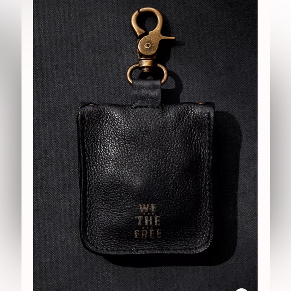 We The Free Boone Black Leather Pouch with Clip - Picture 2 of 9